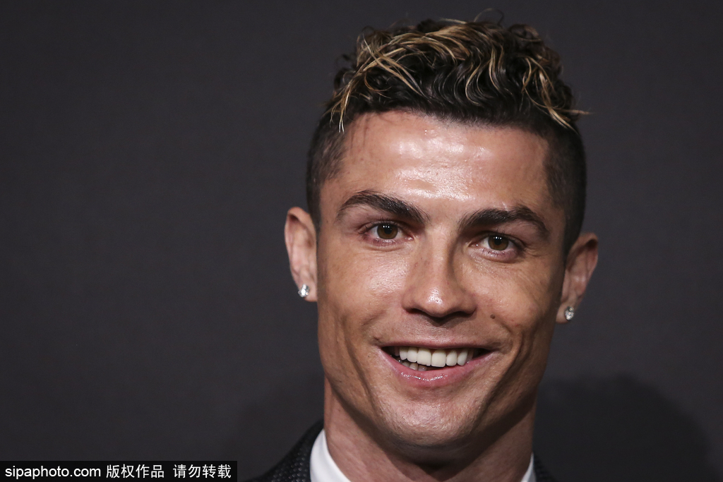 彻底放弃？阿贾克斯客战卡拉巴克首发：多名小将轮换登场（要放弃了？阿贾克斯客场对阵卡拉巴克首发：多名小将轮换亮相）