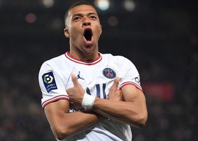 西班牙青训球队开除4名U16球员，他们曾为泄愤持刀威胁对手（因赛后泄愤持刀恐吓对手，西班牙一青训队解雇4名U16球员）