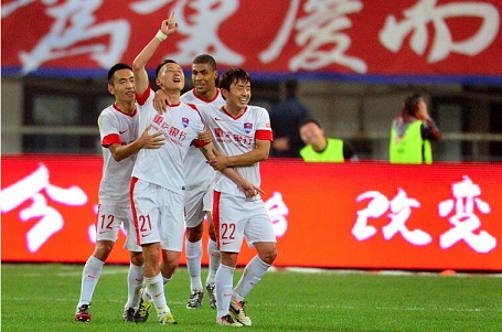 巴萨对阵贝蒂斯大名单：德容、费尔明回归，奥尔莫缺阵（巴萨战贝蒂斯名单出炉：德容、费尔明复出，奥尔莫缺席）