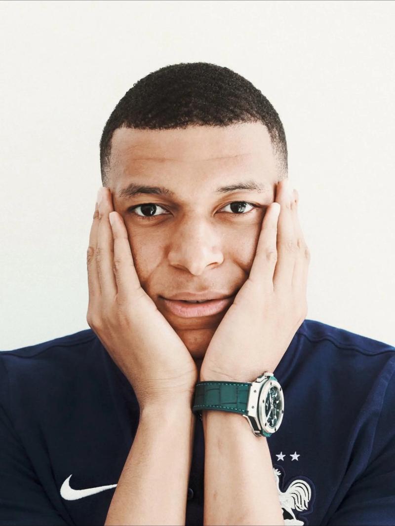 意媒：尤文想签下一名组织型中场，正关注埃尔切的门多萨（意媒称尤文盯上埃尔切中场门多萨，欲补强组织型中场）