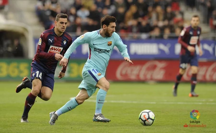 越媒：越南归化30岁原巴西籍中卫古斯塔沃，他将改名为杜飞龙（据越南媒体报道：30岁前巴西籍中卫古斯塔沃已归化越南，改名杜飞龙）