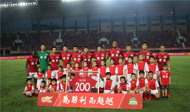 承担重任！巴特勒15中7轰24分8板10助（扛起重担！巴特勒15投7中砍下24分8篮板10助攻）